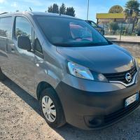 Nissan nv 200