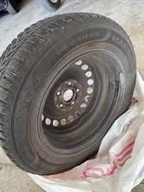 Gomme invernali con cerchio r15