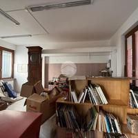 NEGOZIO A GRASSOBBIO