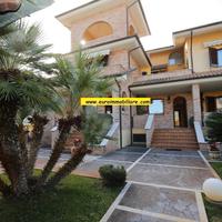 Villa bifamiliare di lusso a 150 mt dal mare
