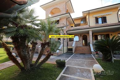Villa bifamiliare di lusso a 150 mt dal mare