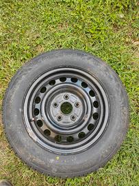 Cerchio e pneumatico 15 pollici
