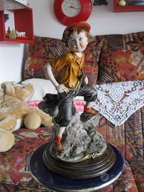 Ragazzo con fionda del maestro Giuseppe Armani