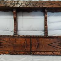 mensola intagliata a mano con cassetto 