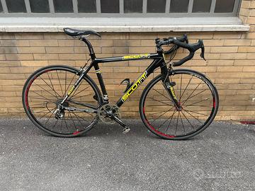 Bicicletta da strada Scott carbonio