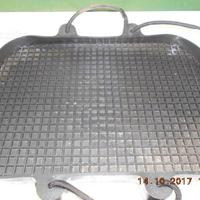 Base universale per fissaggio serbatoi e batterie
