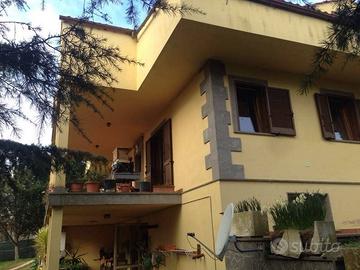 Rustico / Casale di 25075 m² con più di 5 locali e