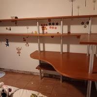 libreria e scrivania