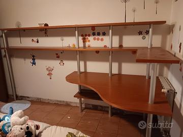 libreria e scrivania