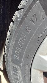 Cerchioni 17 pollici in acciaio neri con gomme 