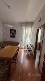 Camera in trilocale Fiera San Donato con garage