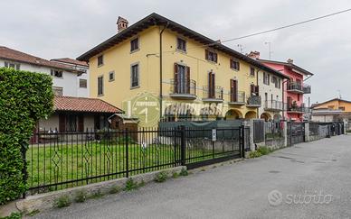 TRE LOCALI CON POSTO AUTO