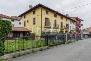 TRE LOCALI CON POSTO AUTO