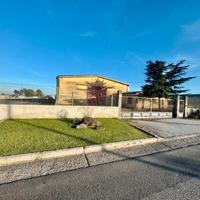 Capannone COMMERCIALE 720 mq + Area 1000 mq