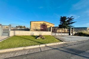 Capannone COMMERCIALE 720 mq + Area 1000 mq