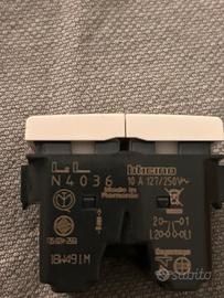 Doppio pulsante Bticino Livinglight 1P 16A b N4036