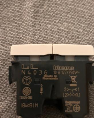 2 pulsanti Bticino Livinglight 1P 16A b N4036
