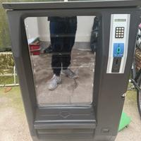 Distributore automatico snack e bevande