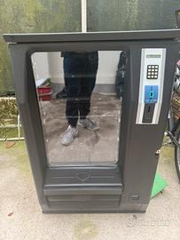 Distributore automatico snack e bevande