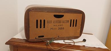 tavolino da fumo piu radio antica