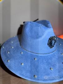 Cappello Fedora celeste con perle e cammeo vintage