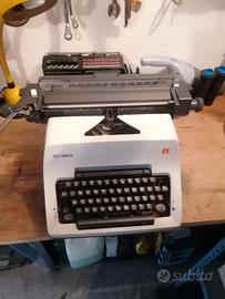 macchina da scrivere Olympia International