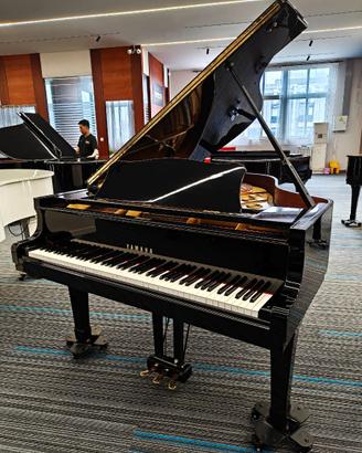 Pianoforte Yamaha C3