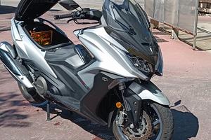 Kymco AK 550