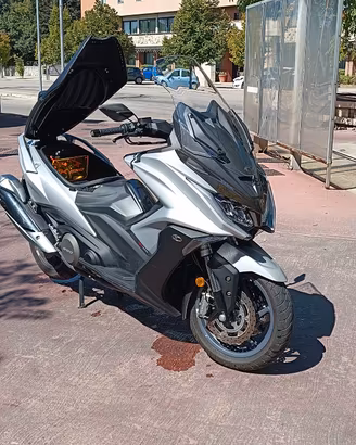 Kymco AK 550