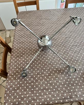 Lampadario con faretti orientabili