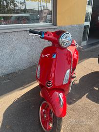Vespa Primavera 125 Red