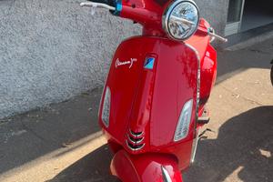 Vespa Primavera 125 Red