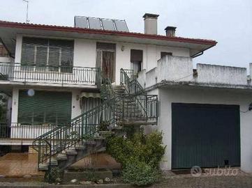 Immobile in asta di 547 m² con più di 5 locali a C