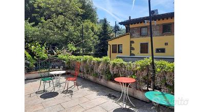 Villa di 298 m² con più di 5 locali e box auto a M