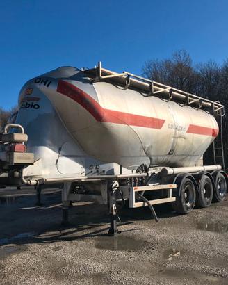 Cisterna per materiale sfuso con motocompressore