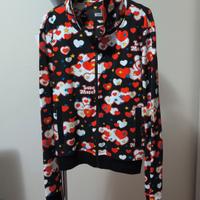 Giacca moschino con una vivace fantasia di cuori 