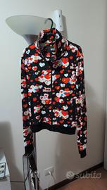 Giacca moschino con una vivace fantasia di cuori 