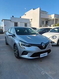 RENAULT CLIO HYBRID E-TECH 140
