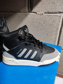 Scarpa nera Adidas 33