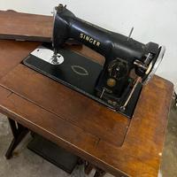 Macchina da cucire Singer antica