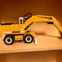 BRUDER Escavatore Liebherr