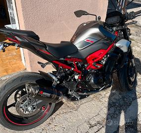 Akrapovic in carbonio per Kawasaki Z900 2025
