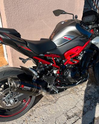 Akrapovic in carbonio per Kawasaki Z900 2025