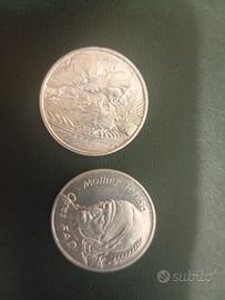 2 medaglie commemorative tenute benissimo 