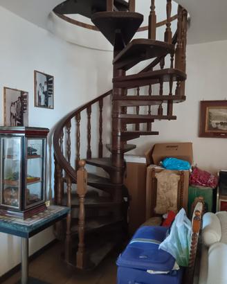 scala in legno massiccio a