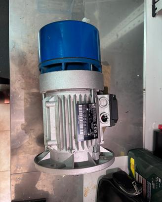 Motore elettrico trifase con freno MGM 0,75kW