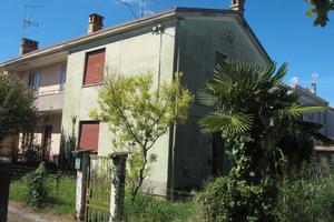 Turriaco, casetta bicamere da ristrutturare