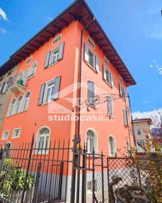 NEL CUORE DI ROVERETO: IN RAFFINATA TRIFAMILIARE..