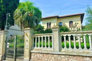 Villa di 331 m² con più di 5 locali e box auto a G