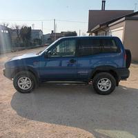 Autocarro Nissan Terrano 